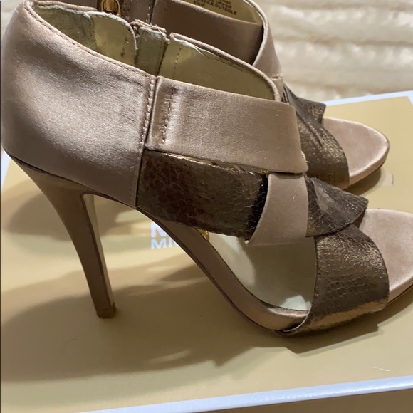 ‼️SALE‼️ Michael Kors 4” Heels - Picture 3 of 5